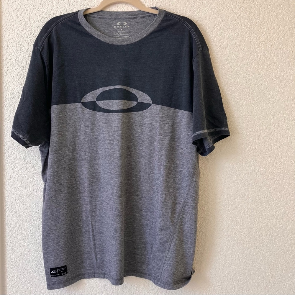 Oakley Men's Gray T-Shirt XXL used good condition